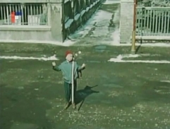 Před domem kamaráda