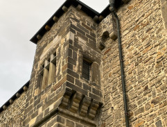 Dva na koni jeden na oslu