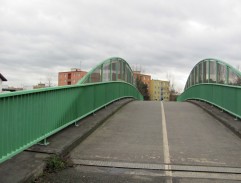 most pri záhradkách