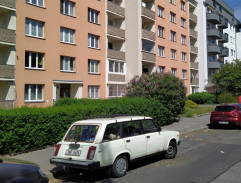 telefónna búdka v ulici Na Zámku