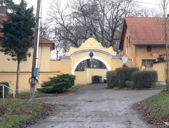 brána Pešákovho statku