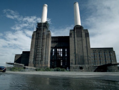 John jede na schůzku