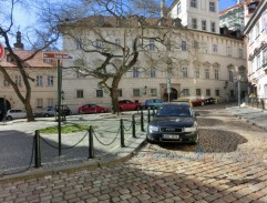 Ondřej čeká na taxi