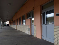 pred dopravnou kanceláriou