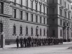 Vojáci pochodují