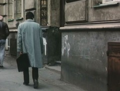 u domovních dveří