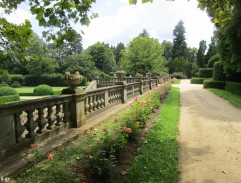 V zámecké zahradě