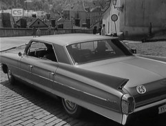 Průjezd kolem hradu