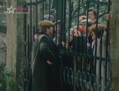 U hřbitovní brány