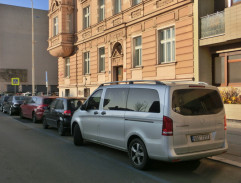 Pred Holanovým domom