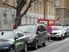 pred vysokou školou