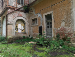 Zadní vchod sanatoria