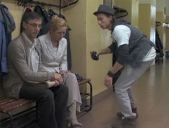 lavička na školskej  chodbe