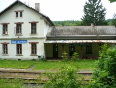 Nástupiště v Bílém Potoce