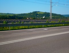 cesta pri žel. trati