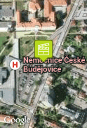 před nemocnicí