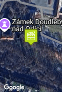 Před zámkem