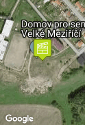 Před domovem důchodců