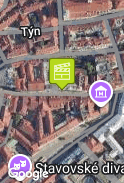 ulica pred predajňou textilu