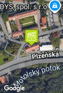 pred dieľňou autopožičovne